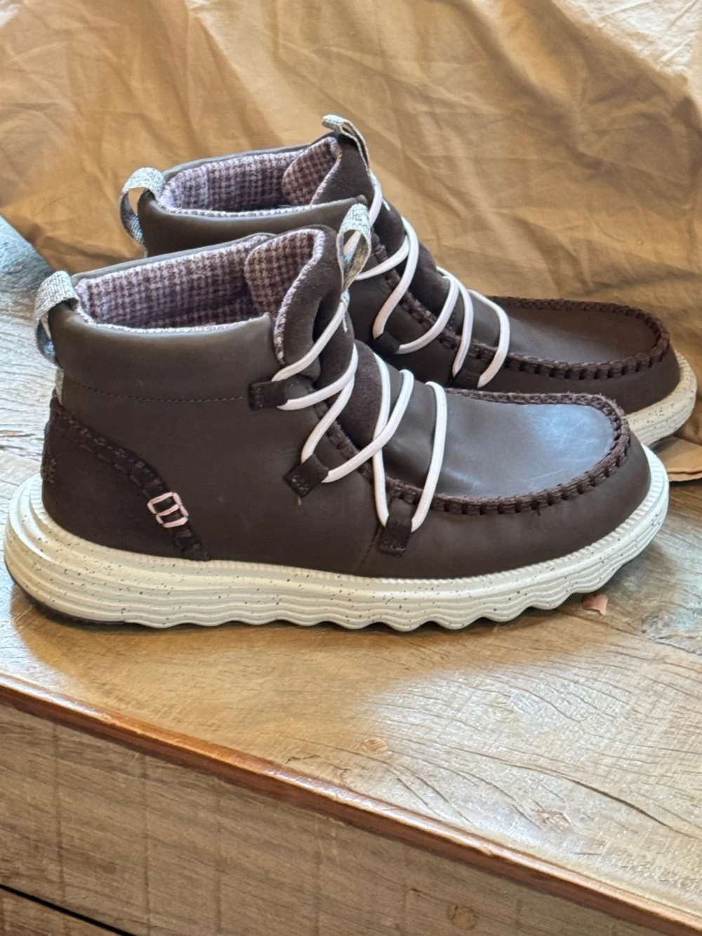 Hey Dude Women's Brown Reyes Soft Leather Pull On Moc Toe Boots Size 8 LK NWOB